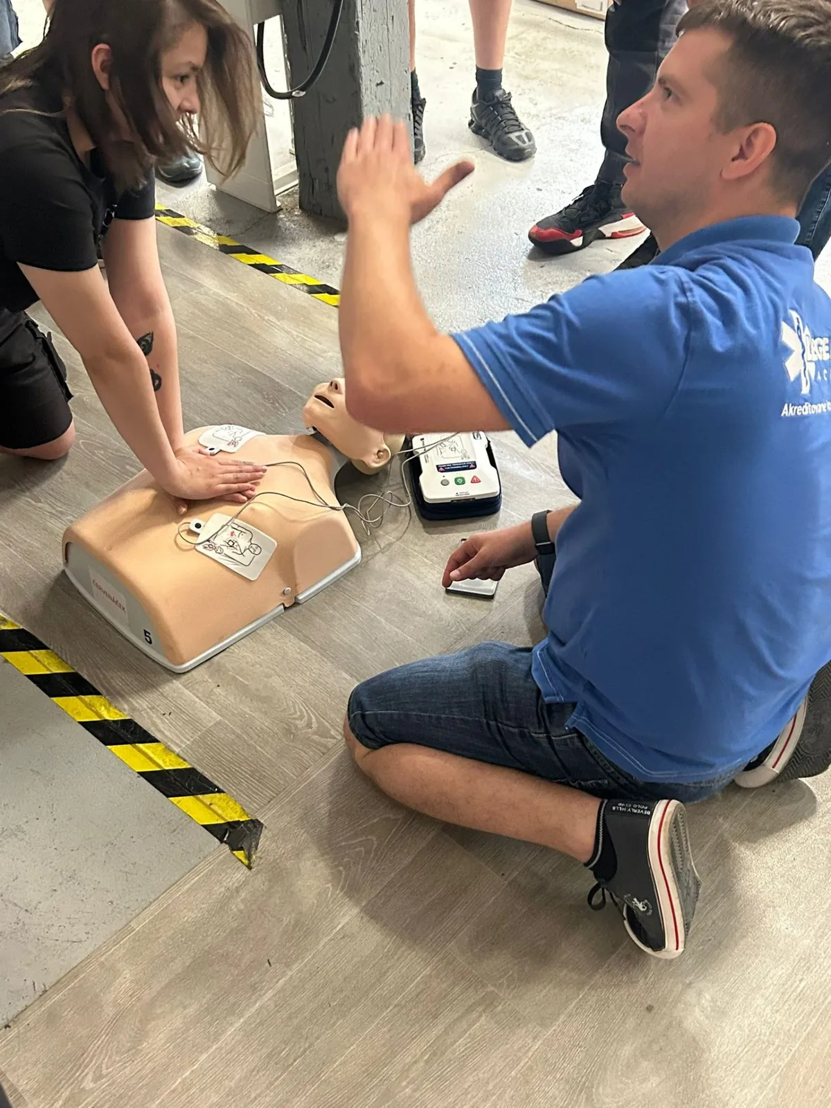 Použití AED defibrilátoru pod dohledem instruktora